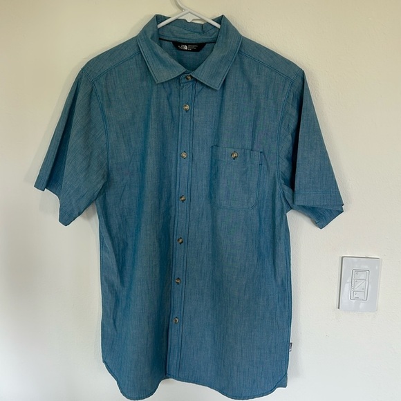 The North Face Men’s Short Sleeve Button-Up Shirt – Size Medium – Blue - Picture 1 of 8